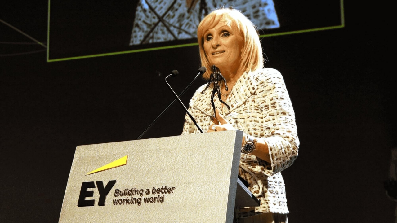 Η Διευθύνουσα Σύμβουλος του Εκπαιδευτικού Ομίλου ΑΚΜΗ κα Καλλιόπη Ροδοπούλου «Δυναμικά Αναπτυσσόμενος Επιχειρηματίας» της χρονιάς από την ERNST & YOUNG