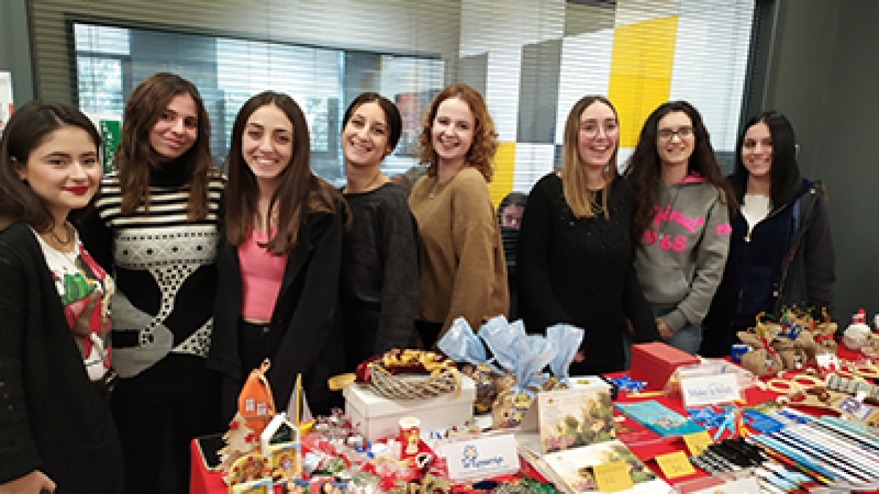 Χριστουγεννιάτικα μπαζάρ από το Μητροπολιτικό Κολλέγιο για τη στήριξη φιλανθρωπικών φορέων