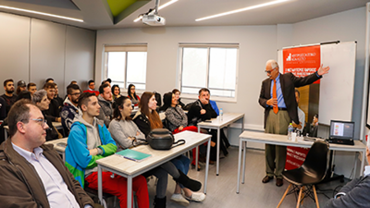 Ομιλία του καθηγητή Πνευμονολογίας Κώστα Γουργουλιάννη στο Μητροπολιτικό Κολλέγιο στη Λάρισα