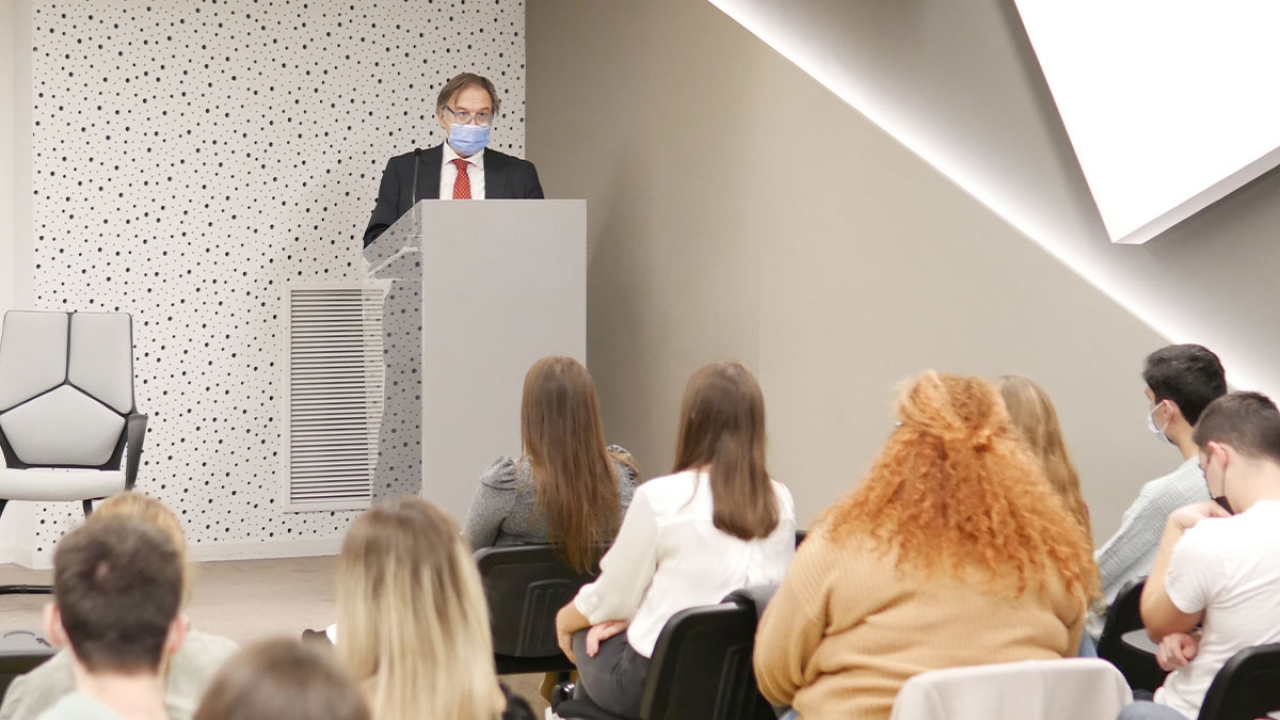 Ομιλία του Αντιπροέδρου Νομικής Σχολής του Πανεπιστημίου Κύπρου στους φοιτητές Νομικής του Μητροπολιτικού Κολλεγίου