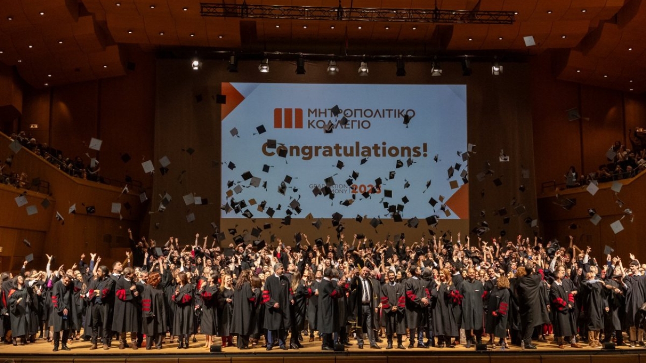 Μεγαλοπρεπείς Τελετές Αποφοίτησης από το Μητροπολιτικό Κολλέγιο σε Αθήνα και Θεσσαλονίκη